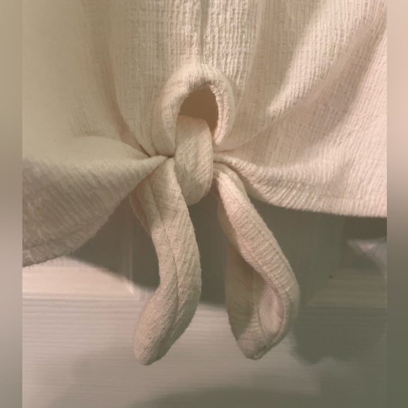 Off white 3/4 length blouse, tie in front. Lightly worn - Picture 2 of 4
